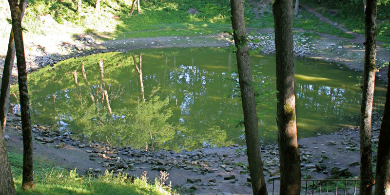 Kaali järv, väike ümmargune järv
